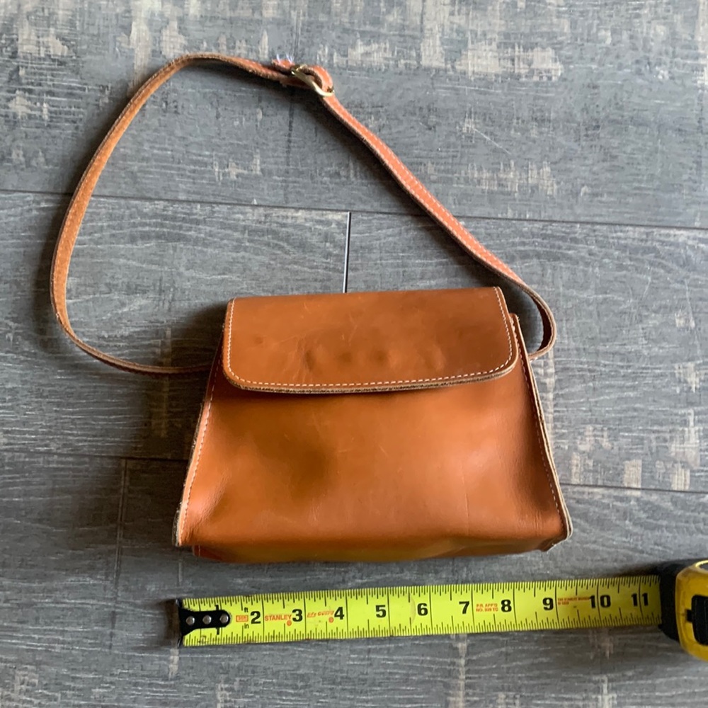 Leather handbag.
